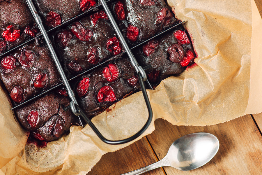 Brownies cu vi?ine - Pr?jitur? cu ciocolat? - ButterandCream